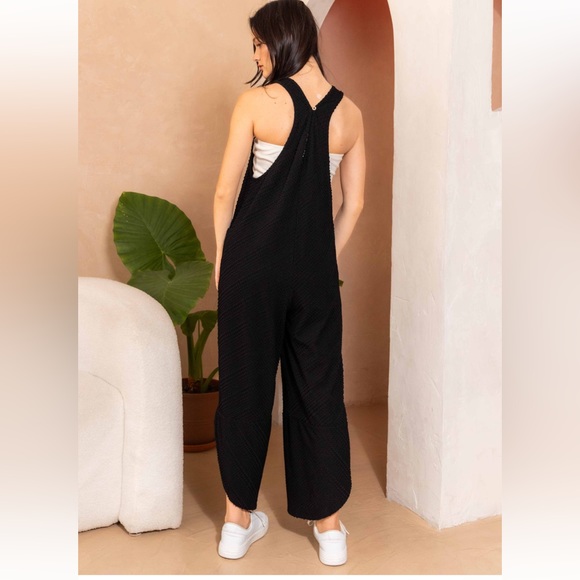 39 Textured Knit Sleeveless Jumpsuit - Picture 5 of 5